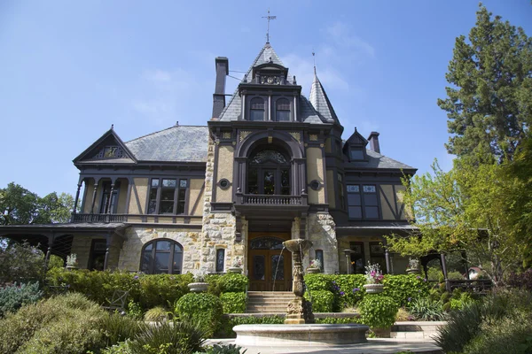 Het historische huis van de Rijn bij beringer wijngaarden in napa valley — Stockfoto