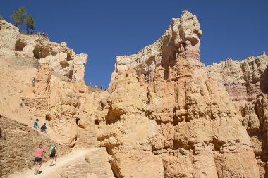 Yürüyüşçüler Queens Garden duruşmada, Utah Bryce Canyon Milli Parkı