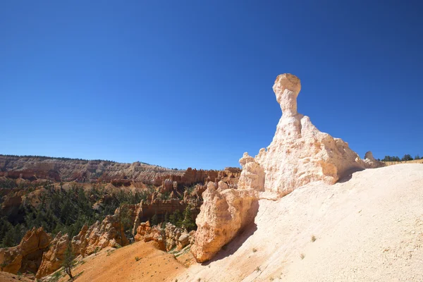 Formazioni rocciose nel Parco Nazionale del Bryce Canyon, Utah — Foto Stock