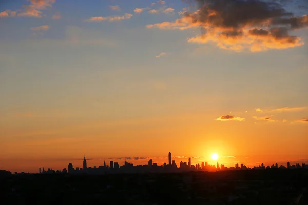 Panorama des toits de Midtown Manhattan au coucher du soleil — Photo