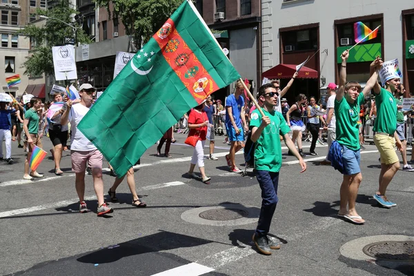 Russian-Speaking American LGBT Pride Parade participants in NY — Stock Photo, Image