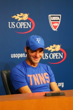 On yedi kez Grand Slam şampiyonu Roger Federer basın toplantısı sırasında bize açık 2014 yarı final maç kaybettikten sonra