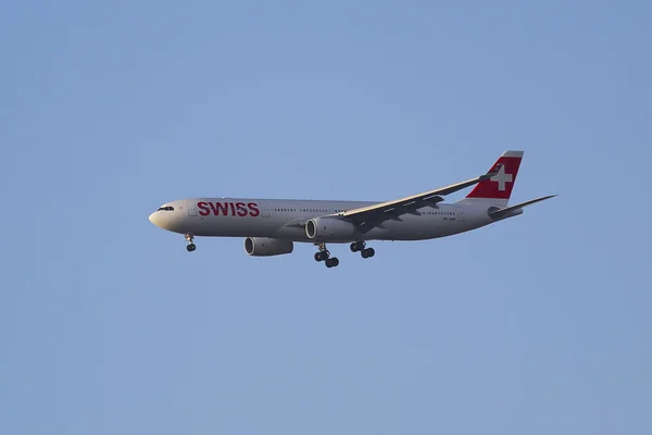 Swissair Airbus A330 στον ουρανό της Νέας Υόρκης, πριν από την προσγείωση στο αεροδρόμιο Jfk — Φωτογραφία Αρχείου