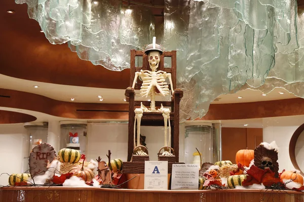 Čokoládové Skeleton na displej pro Halloween v Aria Resort a Casino Las Vegas — Stock fotografie