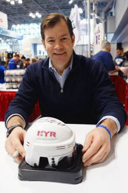 Mike Richter, New York Rangers kaleci ve Şöhretler, imza oturumu New York'ta sırasında
