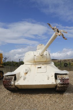 Rus yapılan T-34-85 tank Yad La-Shiryon zırhlı kolordu Müzesi'nde sergilenen IDF formu Mısır tarafından yakalanan kırık namlu ile