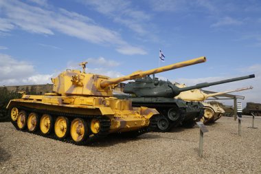 Latrun, Yad La-Shiryon zırhlı kolordu Müzesi'nde sergilenen IDF Güney Lübnan'daki tarafından yakalanan İngiliz yapımı ile Charioteer hafif tank