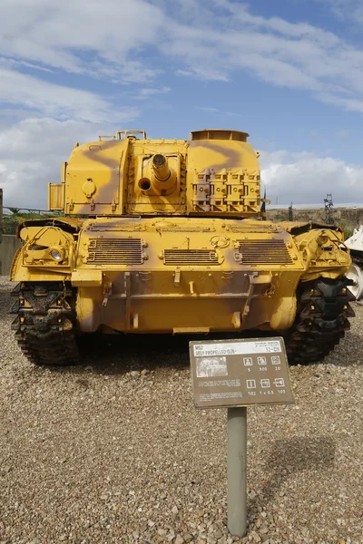 M52 mitrailleuse automotrice capturée par Tsahal pendant la guerre de six jours de l'armée jordanienne exposée au musée du corps blindé de Yad La-Shiryon à Latrun — Photo