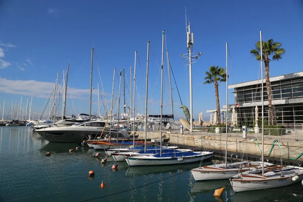 Yates de vela en Herzliya Marina — Foto de Stock