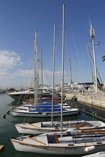 Yates de vela en Herzliya Marina — Foto de Stock