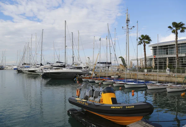 Yates de vela en Herzliya Marina — Foto de Stock