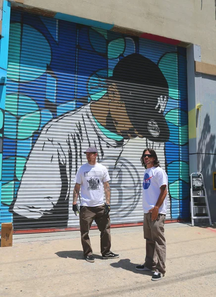Artyści uliczni Malarstwo ścienne w williamsburg Brooklyn — Zdjęcie stockowe