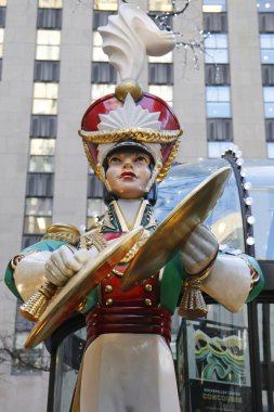 Ahşap oyuncak asker kaza ziller Noel dekorasyonu Midtown Manhattan Rockefeller Center