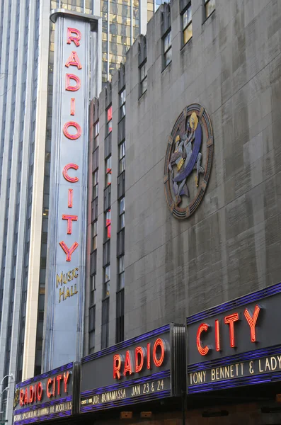 New York City landmark, Radio City Music Hall in Rockefeller Center in Midtown Manhattan — Stock Photo, Image