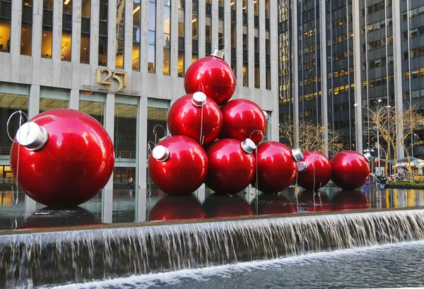 Vánoční dekorace v Midtownu na Manhattanu nedaleko Rockefellerova centra — Stock fotografie