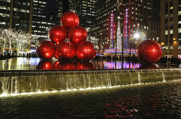 Decorazioni natalizie a Midtown Manhattan vicino al Rockefeller Center — Foto Stock