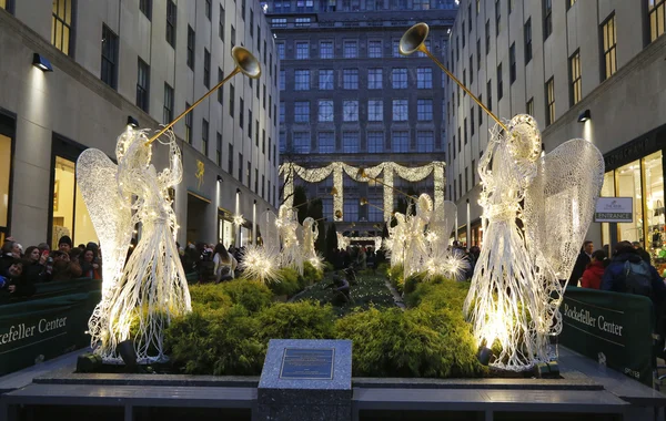 Άγγελος Χριστούγεννα διακοσμήσεις στο Rockefeller Center στο κέντρο του Μανχάταν — Φωτογραφία Αρχείου