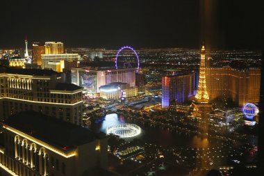 Las Vegas Strip havadan görünümü geceleri