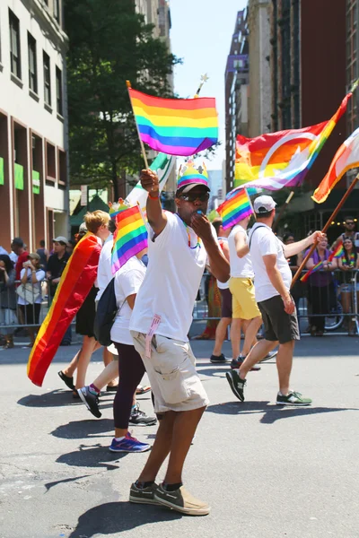 뉴욕시에서 lgbt 프라이드 퍼레이드 참가자 — 스톡 사진