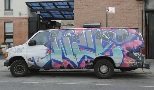 Van ζωγραφισμένα με γκράφιτι στο williamsburg Ανατολή στο Μπρούκλιν — Φωτογραφία Αρχείου
