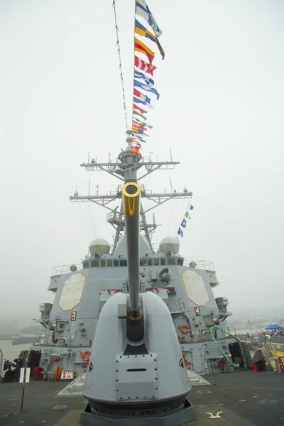 Turret containing a 5-inch gun on the deck of US Navy guided-missile destroyer — стокове фото