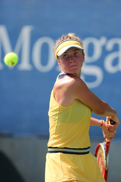 Jogadora profissional de tênis Elina Svitolina da Ucrânia durante primeira rodada no US Open 2014 — Fotografia de Stock