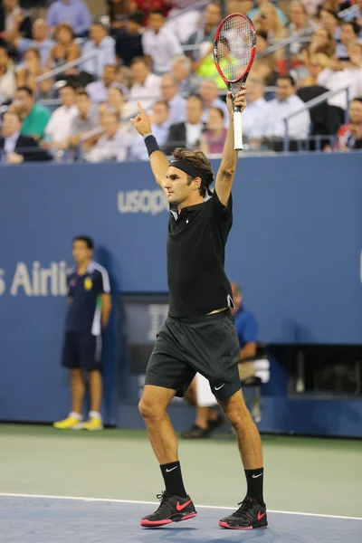 Sjutton gånger Grand Slam mästare Roger Federer firar seger efter kvartsfinalen match på oss öppna 2014 — Stockfoto