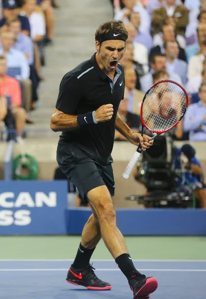Seventeen times Grand Slam champion Roger Federer during quarterfinal match at US Open 2014 against Gael Monfils — Stock Photo, Image