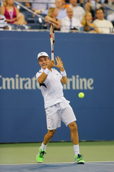 Professionele tennisspeelster Roberto Bautista Agut tijdens ronde 4 match tijdens ons Open 2014 tegen Grand Slam champion Roger Federer — Stockfoto