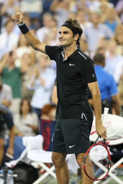 17-maliger Grand-Slam-Champion Roger Federer feiert Sieg nach Viertrunden-Match bei US Open 2014 — Stockfoto