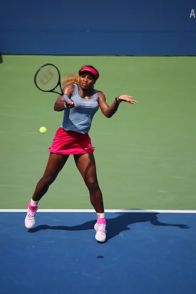 Grand Slam champion Serena Williams during quarterfinal doubles match at US Open 2014 — Stock Photo, Image