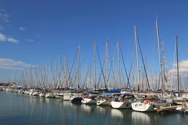 Segelbåtar i Herzliya Marina — Stockfoto