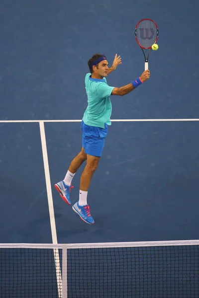 Diecisiete veces campeón del Grand Slam Roger Federer durante el partido de tercera ronda en el US Open 2014 —  Fotos de Stock