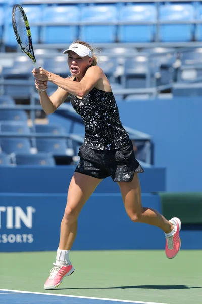 Jogadora profissional de tênis Caroline Wozniacki treina para o US Open 2014 no Billie Jean King National Tennis Center — Fotografia de Stock