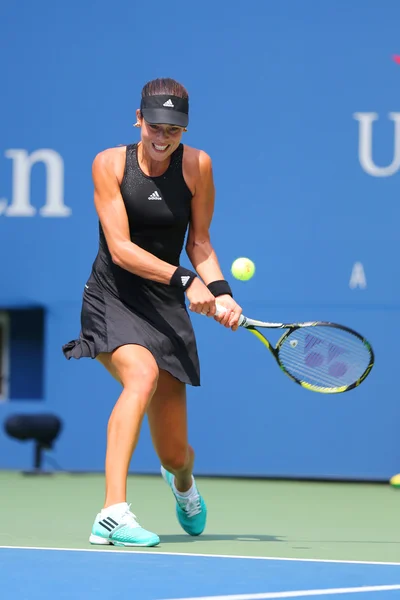 La campeona del Grand Slam Ana Ivanovic de Serbia durante el partido de la primera ronda del Abierto de Estados Unidos 2014 — Foto de Stock