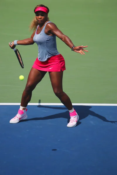 Grand Slam champion Serena Williams tijdens kwartfinale dubbelspel match op ons Open 2014 — Stockfoto