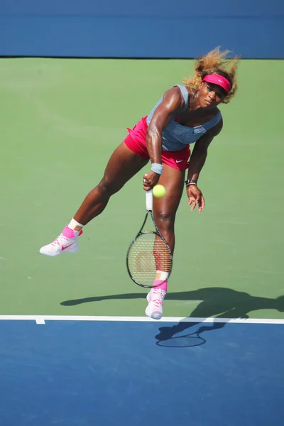 Grand Slam-mästare Serena Williams under kvartsfinalen dubbel match på oss öppna 2014 — Stockfoto