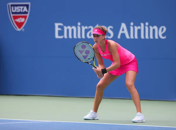 职业网球选手贝琳达 Bencic 从瑞士期间轮 4 场比赛 — 图库照片