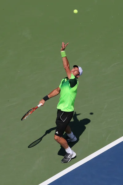 Joueur de tennis professionnel Juan Monaco d'Argentine lors du match du premier tour de l'US Open 2014 — Photo