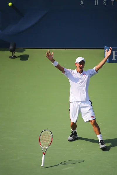 Tenisista Kei Nishikori świętuje zwycięstwo po nas 2014 Open mężczyzn półfinału meczu — Zdjęcie stockowe