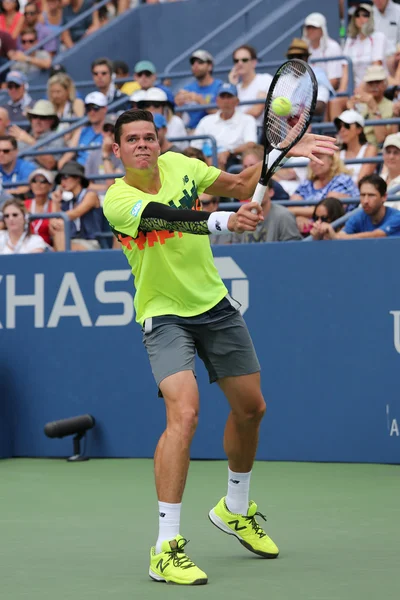 Jogador profissional de tênis Miols Raonic do Canadá durante a terceira rodada no US Open 2014 — Fotografia de Stock