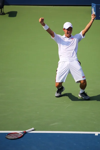 プロテニス プレーヤー錦織圭は、私たちオープン 2014年人準決勝の試合後の勝利を祝う — ストック写真