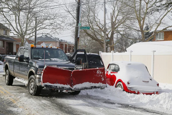 Нью-Йорк готов к уборке после массивного удара Юноны Снежного Шторма на северо-востоке — стоковое фото