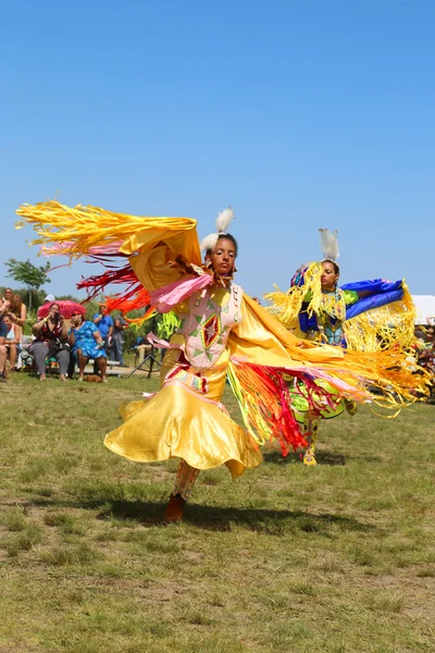 Danseuse amérindienne non identifiée au Pow Wow de New York à Brooklyn — Photo