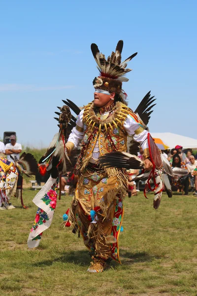 Dançarina nativa americana não identificada no NYC Pow Wow em Brooklyn — Fotografia de Stock