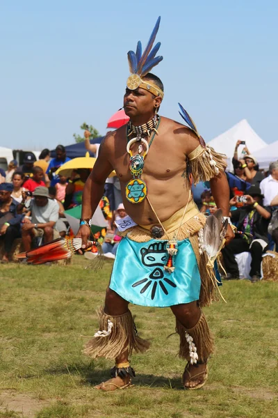 Bailarina indígena no identificada en el Pow Wow de Nueva York —  Fotos de Stock