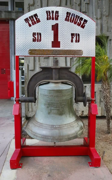 Bell gegoten in San Francisco in 1885 en voorgelegd aan San Diego Fire Department motor bedrijf 1 — Stockfoto