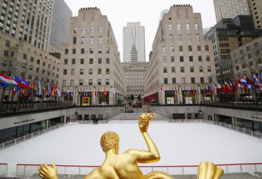 Prometheus ve buz pateni pisti alt Plaza Rockefeller Merkezi'nde heykeli