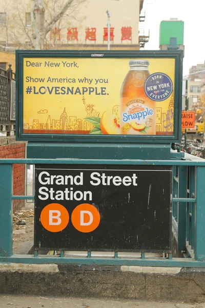 Grand Street Subway Station entree in Chinatown — Stockfoto