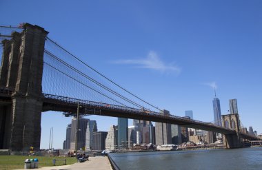 Brooklyn Köprüsü ile New York Skyline